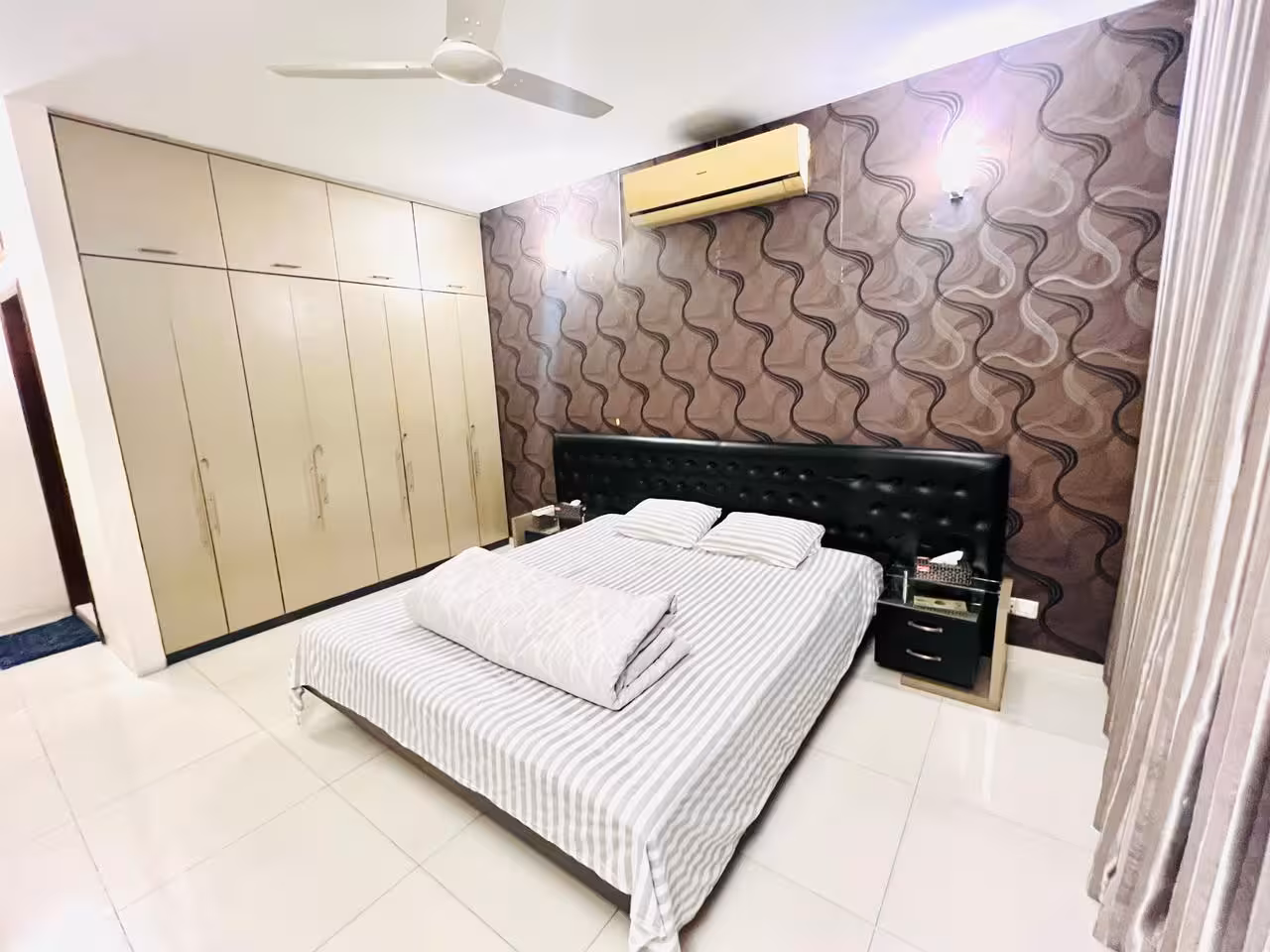 king room · Bedroom
